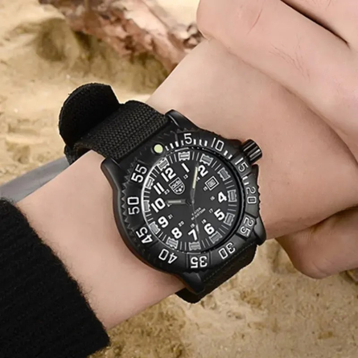 Men’s Rugged Military Quartz Watch – Luminous Dial with Nylon Sports Band