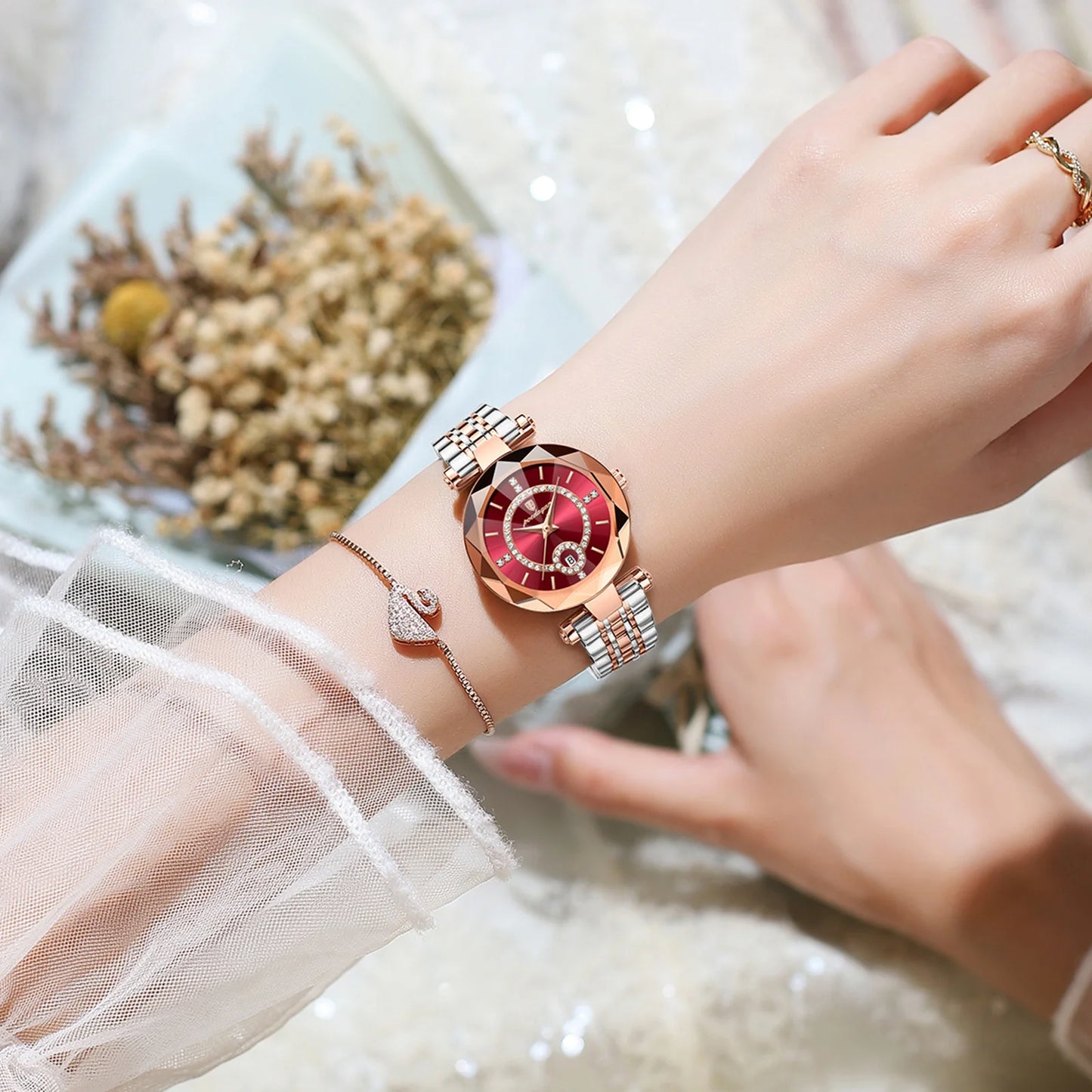 Women’s Ultra-Thin Quartz Watch – Luminous Hands with Diamond-Cut Crystal