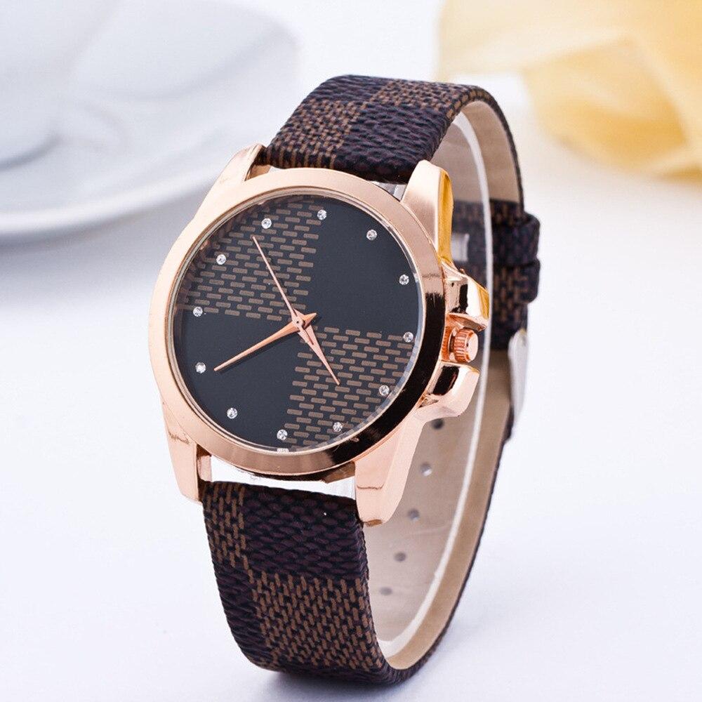 Classic Minimalist Fashion Watch for Men and Ladies – Black or White Strap, Elegant Analog Display