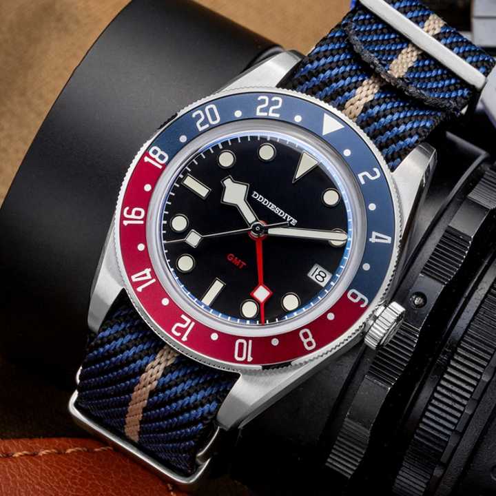 Elegant Luminous Quartz Watch with Swiss Movement and Water Resistance – Versatile Strap Options 2