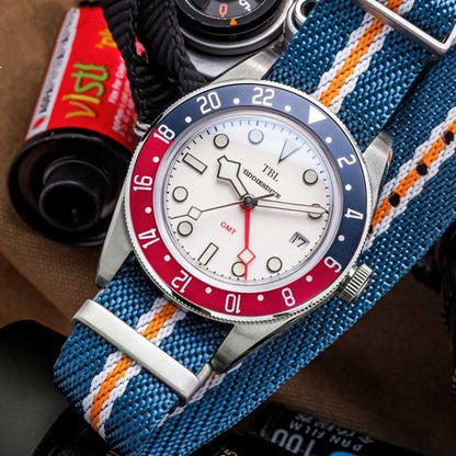 Elegant Luminous Quartz Watch with Swiss Movement and Water Resistance – Versatile Strap Options 3